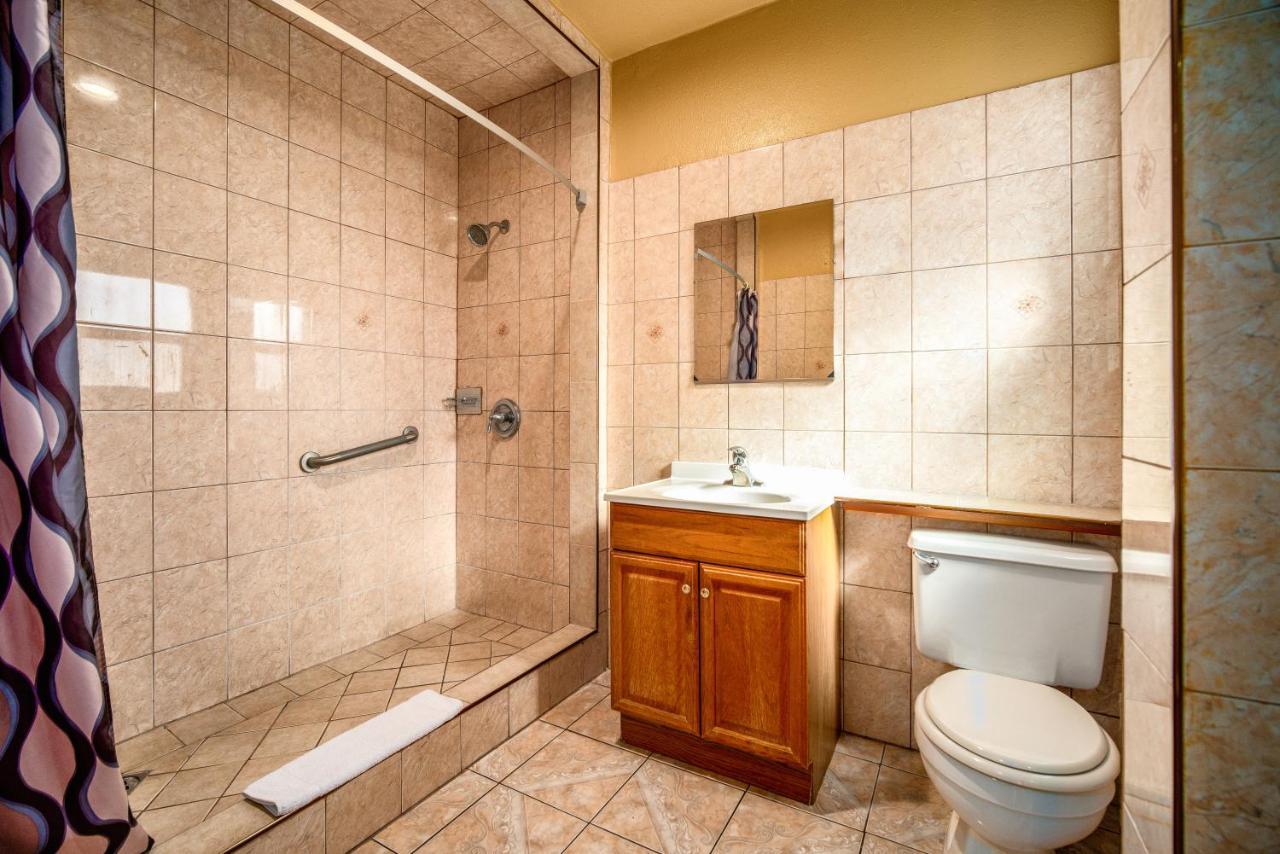 Geneva Motel Инглвуд Экстерьер фото